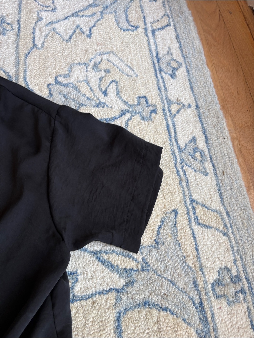 Short-Sleeve Black Blouse by modern works - Picture 4 of 6